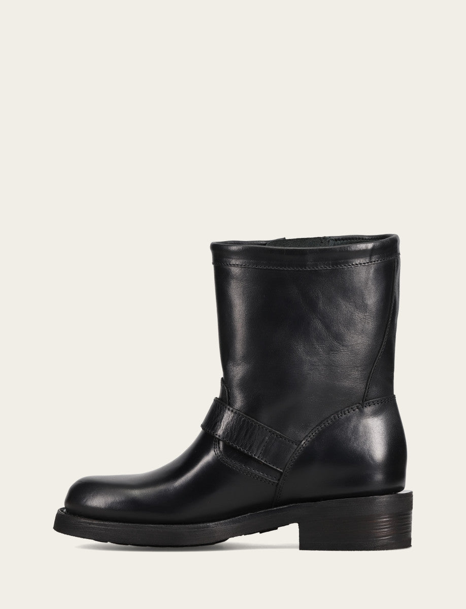 Black Boots Frye Women's Black Viv Short Engineer Boot