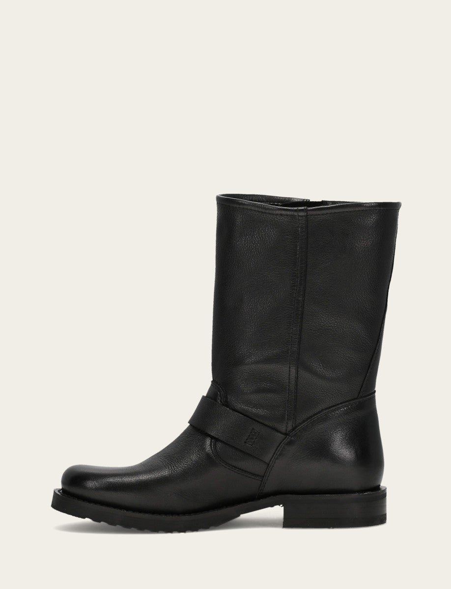 Black Boots Frye Veronica Flex Short