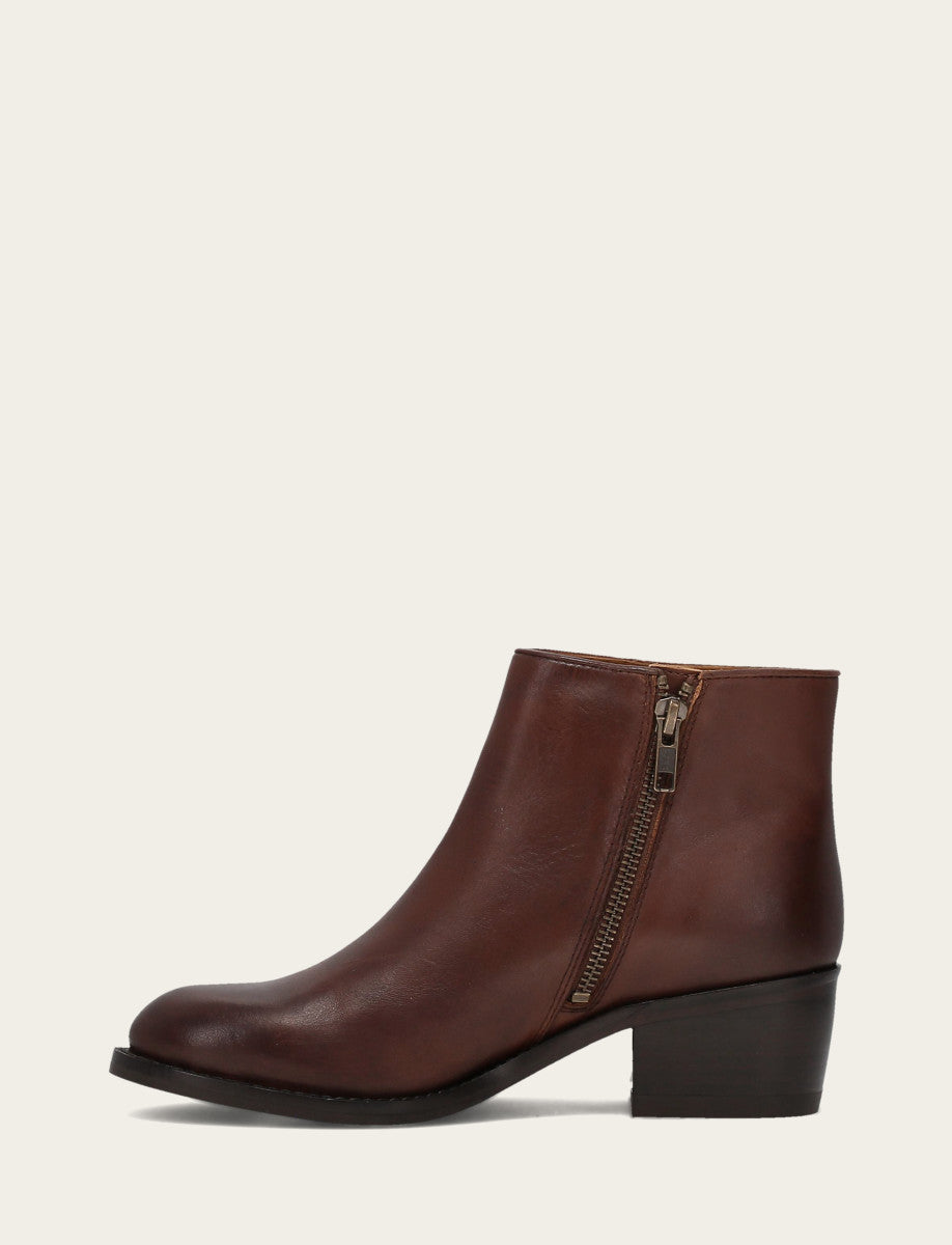 Saddle Booties Frye Women's Saddle Carson 2 Piping Booties