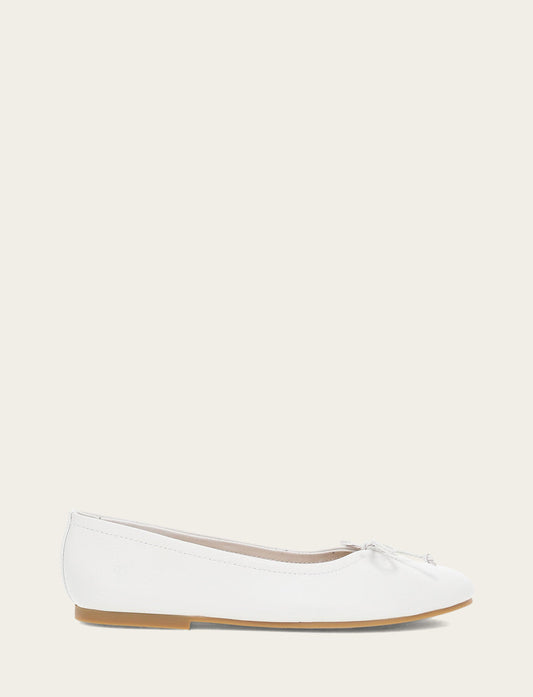 White Flats & Mules Frye Women's White Emma Ballet Flats