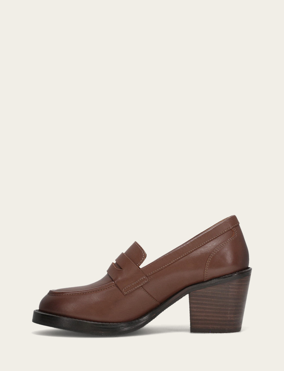 Walnut Flats & Mules Frye Women's Walnut Rylee Loafer
