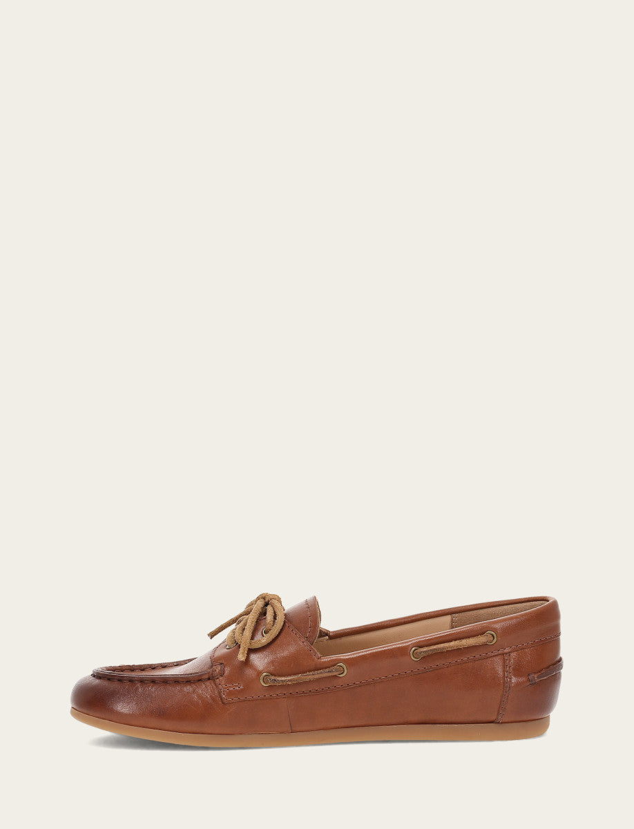 Cinnamon Flats & Mules Frye Women's Cinnamon Naya Boat Shoes